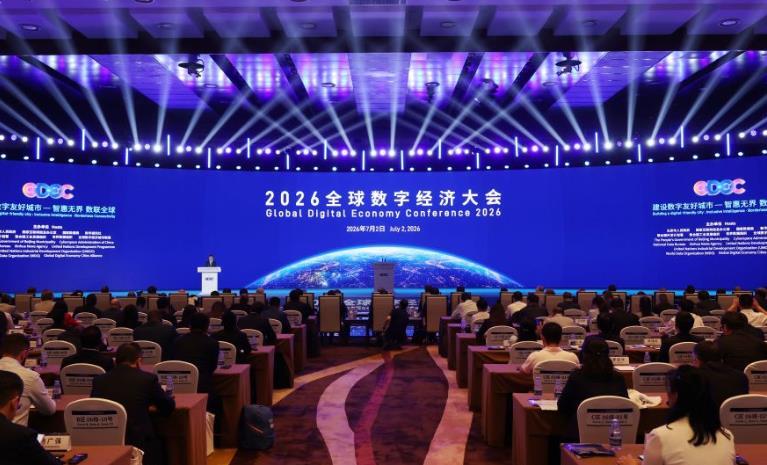 中国发现已知体型最小长尾鸟类 为鸟尾演化路径提供关键化石铁证