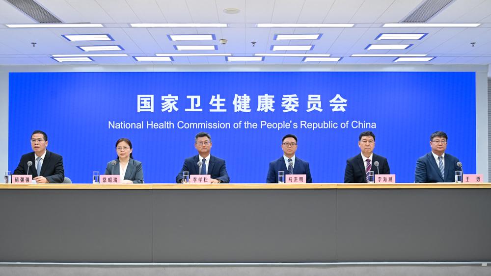 云南保山端午“赶花街”：花香药香 氤氲满城