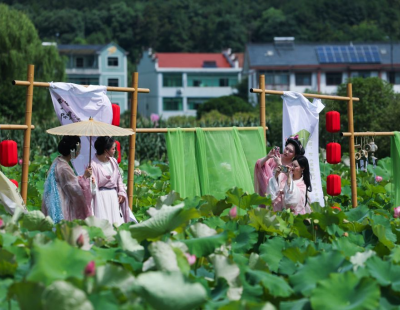 上海爷叔现身被大量股民围观