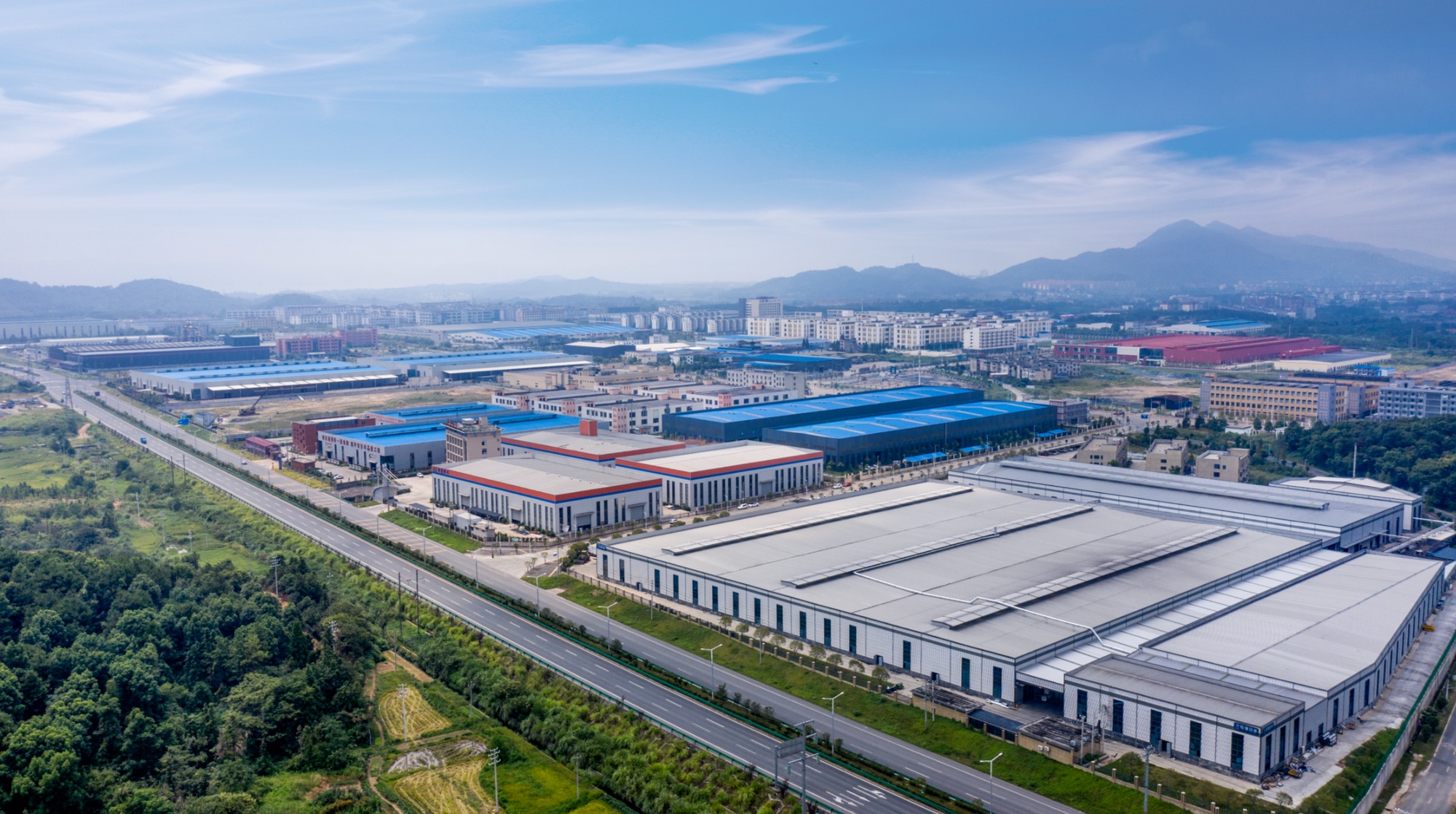 去年1月至今年5月，全国检察机关对毒品案件提出二审和再审抗诉300余件