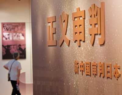 解放军歼击机轰炸机跨海峡奔袭迫近台岛