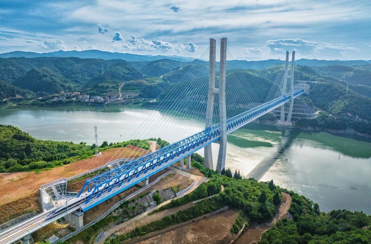 五天三地,敏昂莱访华亮点受关注